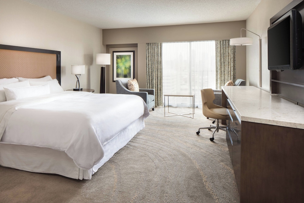 Premium Room, 1 King Bed - Photo 1