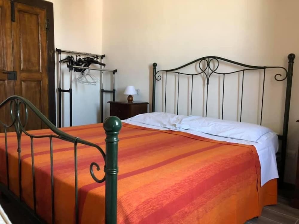 Basic Double Room photo 3