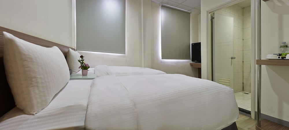 Standard Twin Room - Photo 2