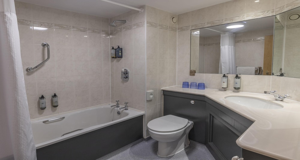 Suite, 1 Double Bed, Non Smoking (with Sofabed) - Photo 4