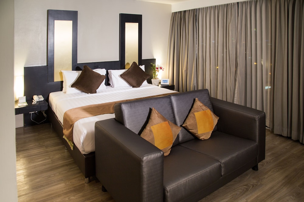 Junior Suite, Queen Bed photo 2