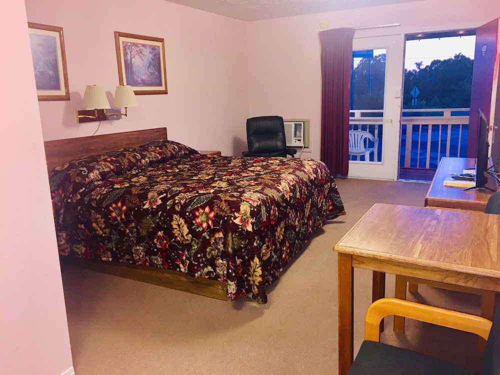 Standard Room, 1 King Bed photo 3