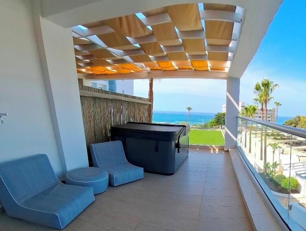 Junior Suite with outdoor Hot Tub - Photo 1