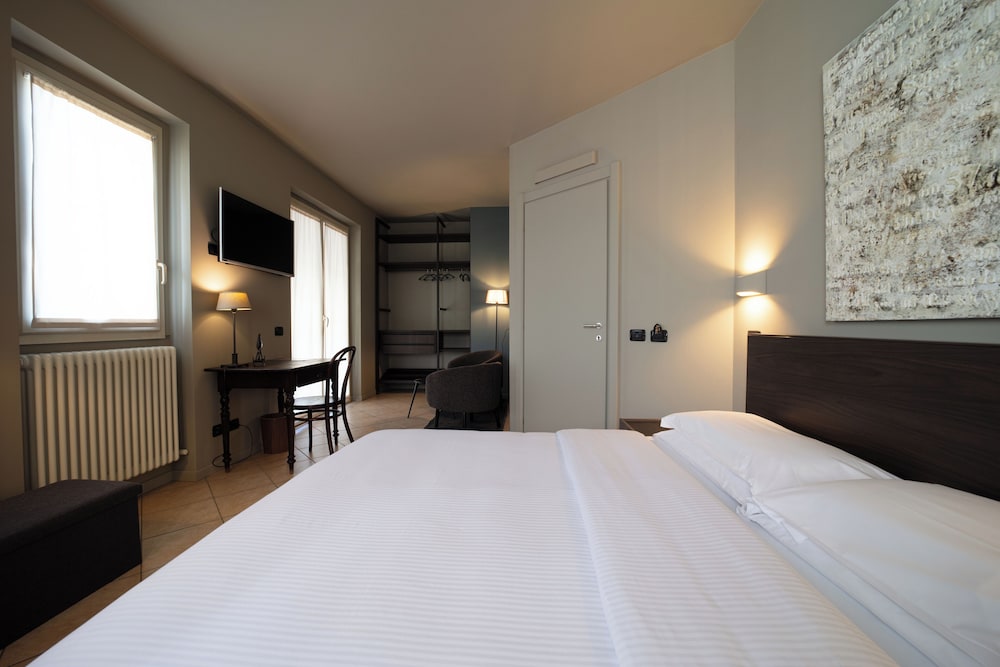Superior Double Room, 1 Bedroom, Balcony, Hill View photo 3