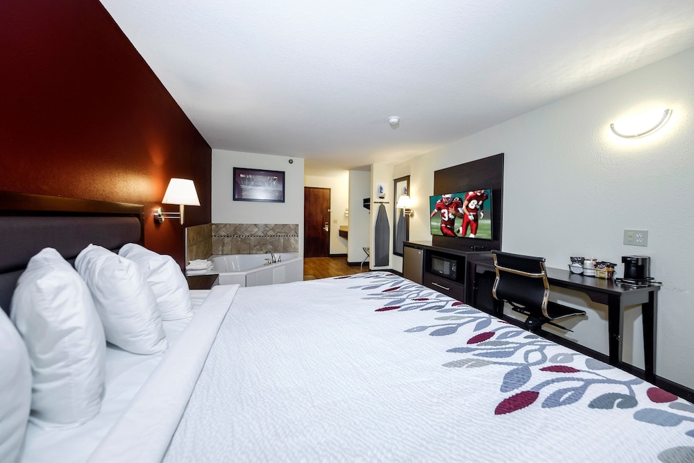 Superior Room, 1 King Bed, Jetted Tub (Smoke Free) - Photo 12