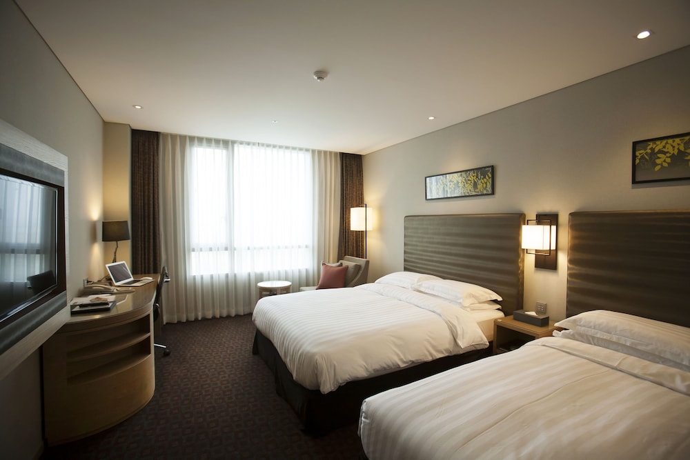 Deluxe Room, Multiple Beds, Non Smoking (Twin bed on request) photo 2