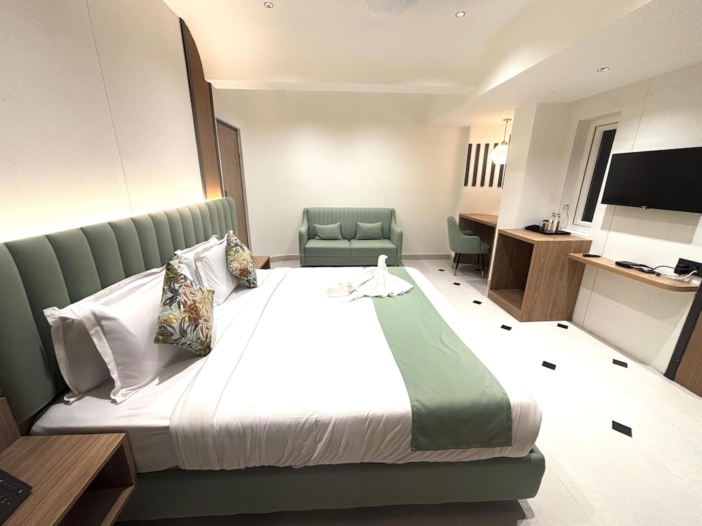 Signature Suite