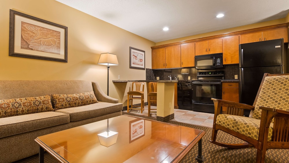 Suite, 1 King Bed, Non Smoking, Kitchen (with Sofabed) photo 1