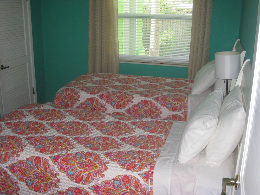Double Room, 2 Bedrooms, Poolside photo 3