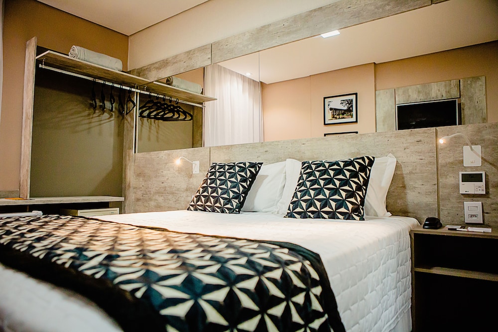 Deluxe Double Room, 1 Queen Bed photo 3