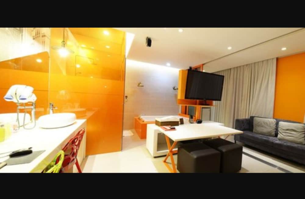 Suite (mixed gender of adults not allowed) - Photo 4