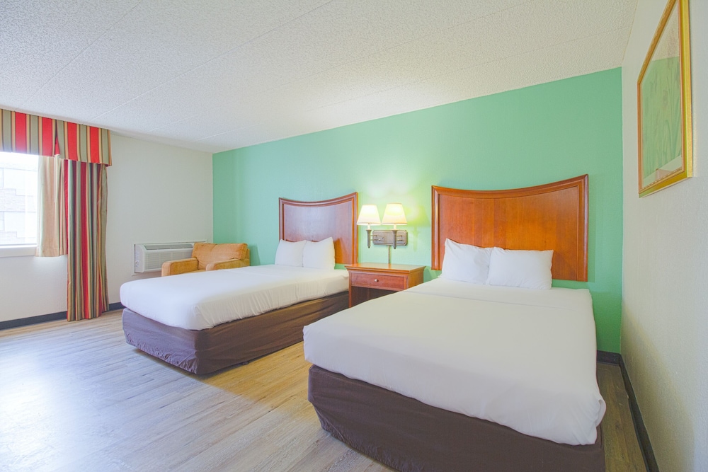 Room, 2 Double Beds, Kitchenette - Photo 3