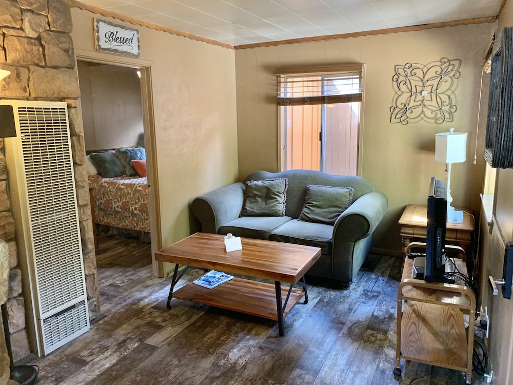 Basic Cabin photo 1