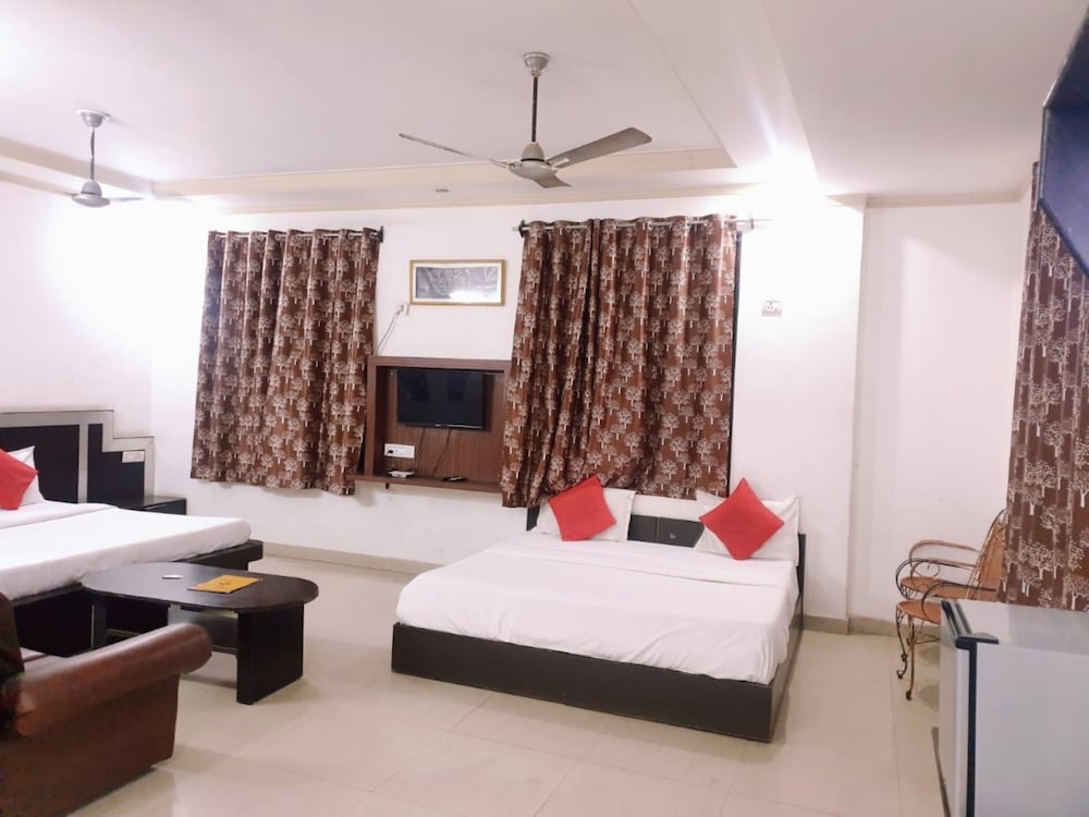 Deluxe Quadruple Room, City View