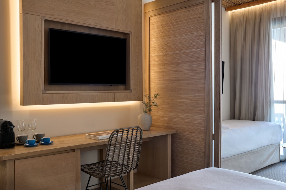 Junior Suite Inland View - Photo 3