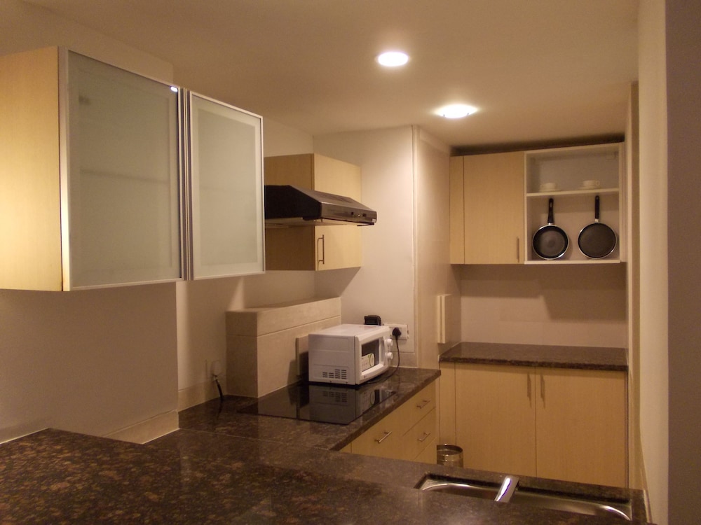 Executive Suite, 1 Bedroom - Photo 7