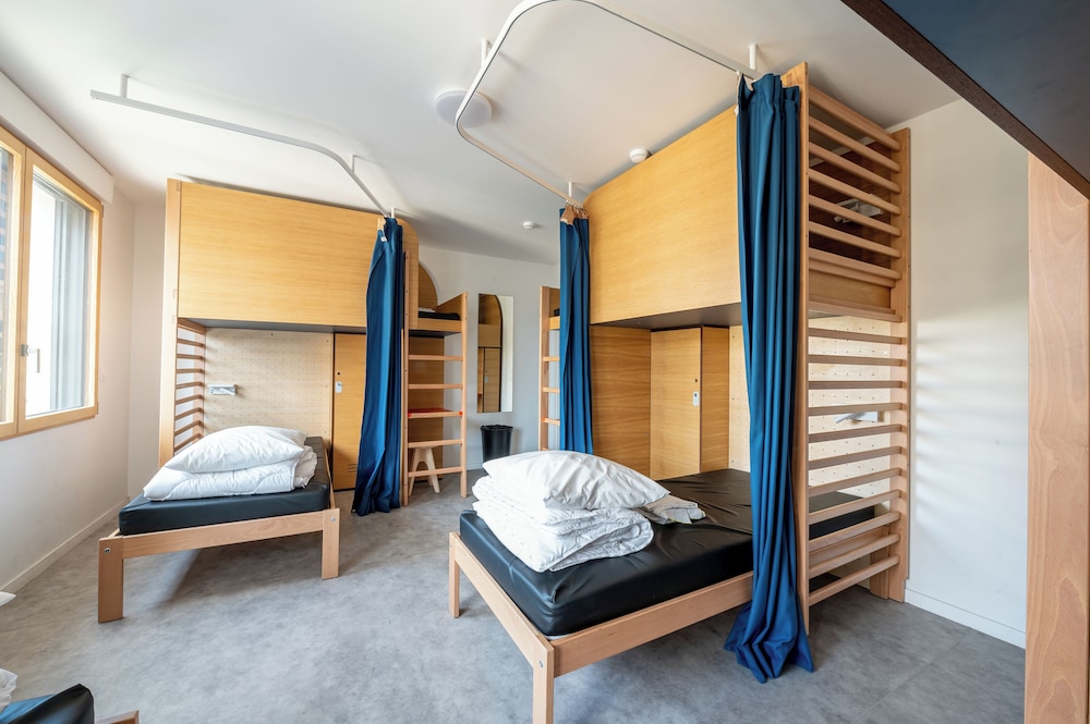 Single Bed in 6-Bed Dormitory Room photo 1