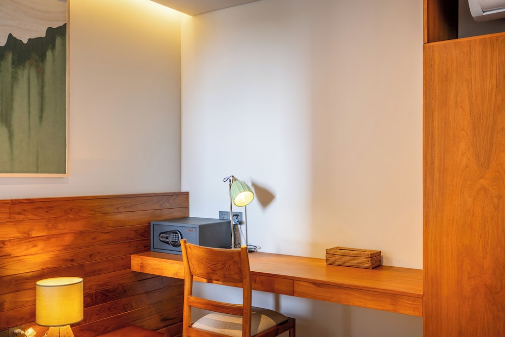 Suite, 1 Queen Bed, Accessible - Photo 6