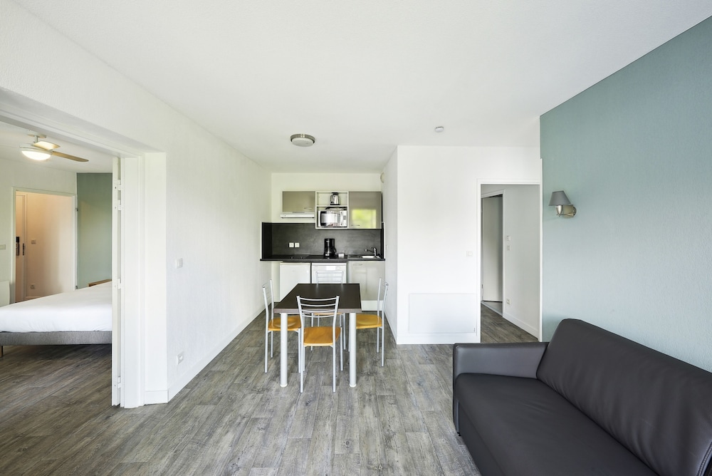Adjacent Suite (Apartment and Studio) photo 3