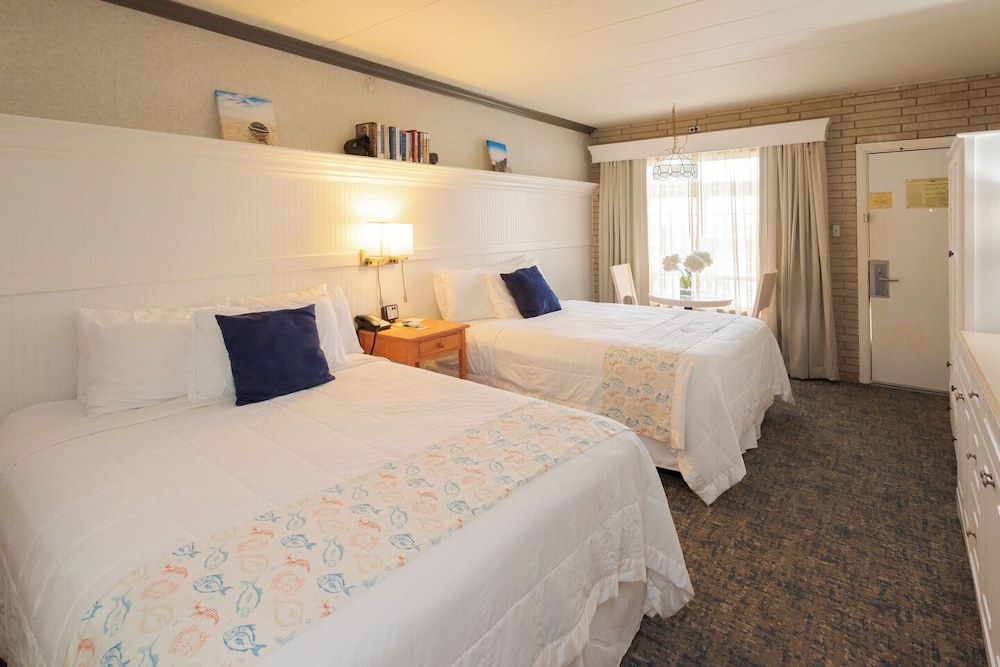 Deluxe Room, 2 Queen Beds, Pool View, Ground Floor photo 1