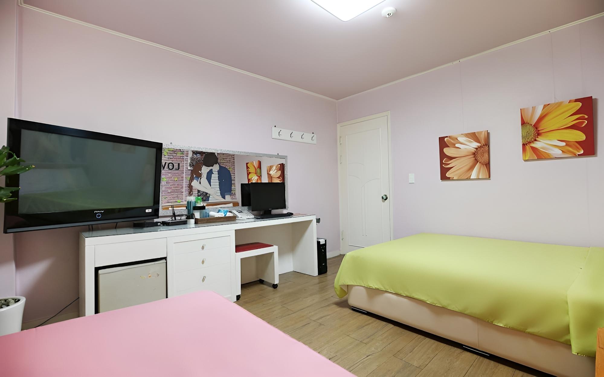 Room (Twin A (Non-Smoking Room)) photo 2