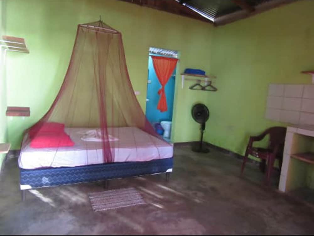 Double Room, 1 Double Bed, Non Smoking, Shared Bathroom photo 2