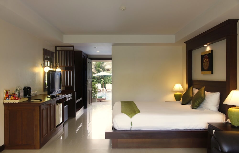 Deluxe Double or Twin Room, Pool Access - Photo 1