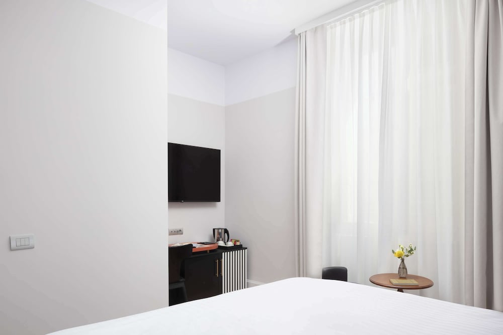 Classic Room, 1 King Bed, Accessible