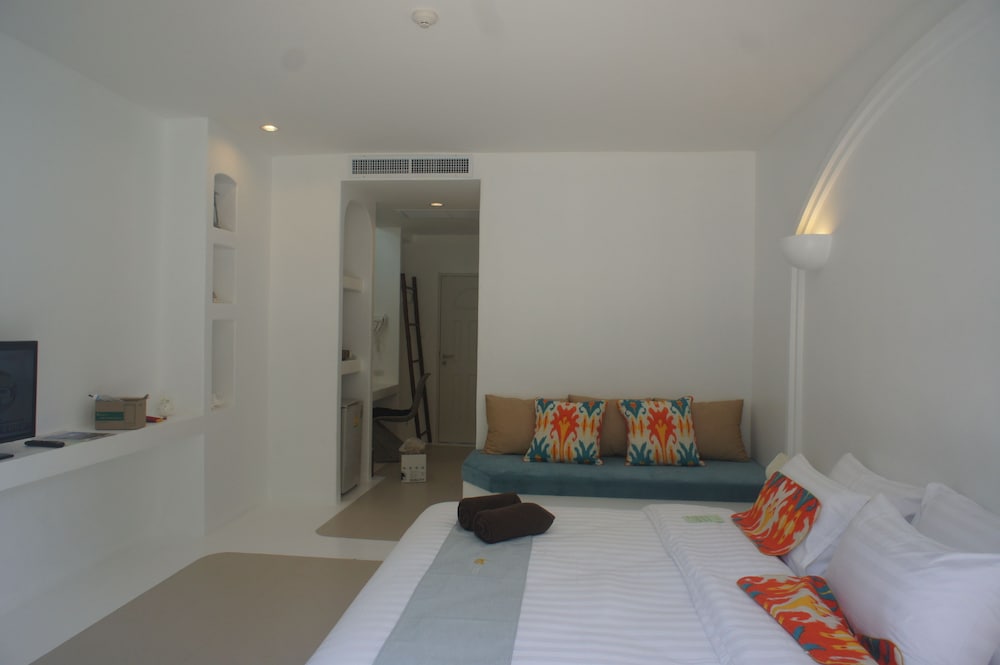 Beachfront Villa Pool Access photo 2