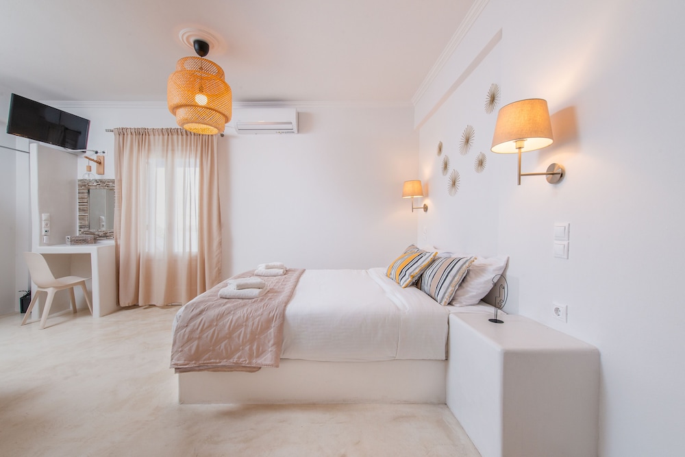 Standard Suite With Hot Tub And Sea View