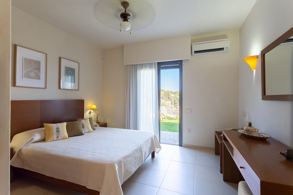Deluxe Apartment, Private Pool (Dimitra)