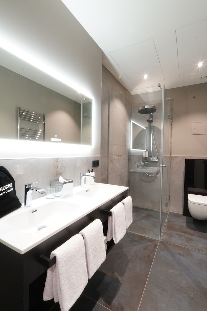 Standard Double Room - Photo 8
