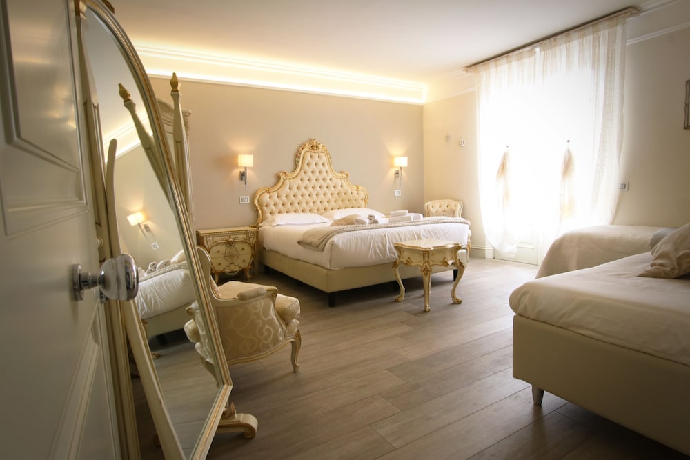 Superior Quadruple Room, Balcony, Sea Facing photo 3