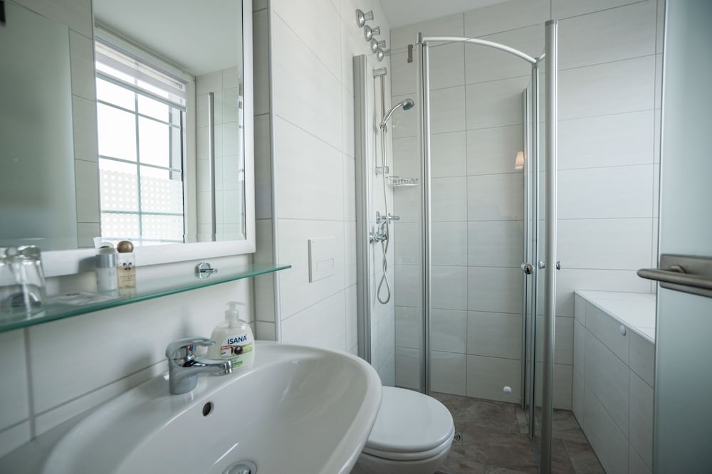 Standard Single Room, Private Bathroom photo 2
