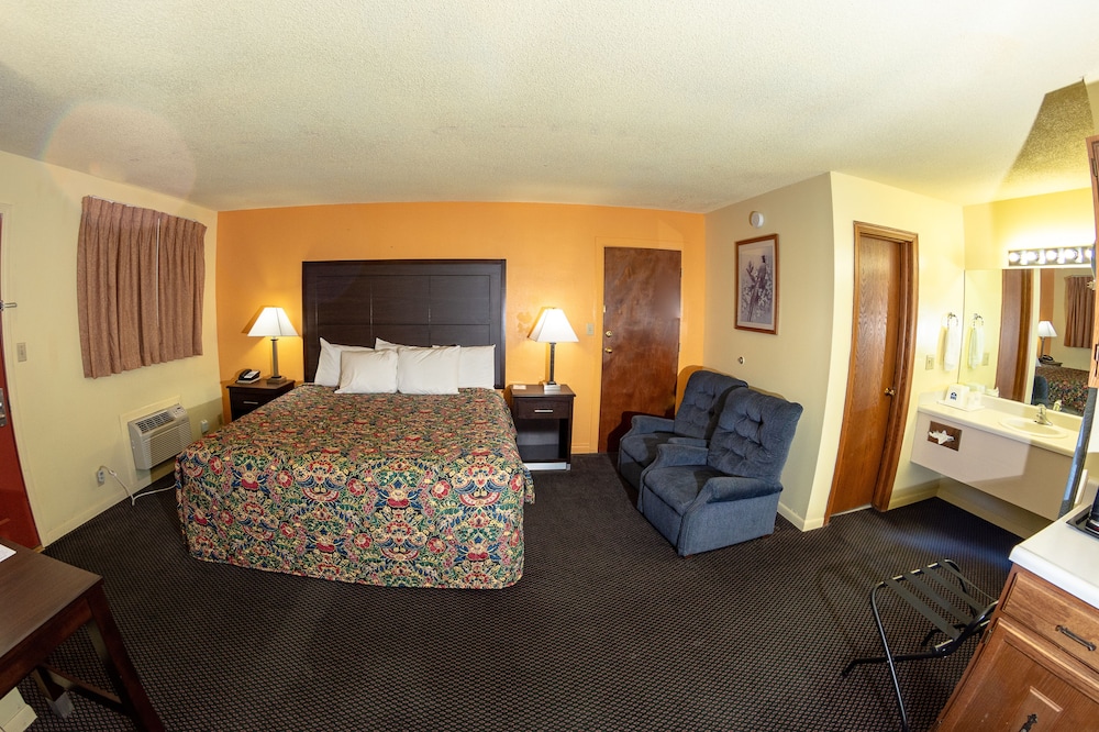 Executive Suite, 1 King Bed - Photo 2