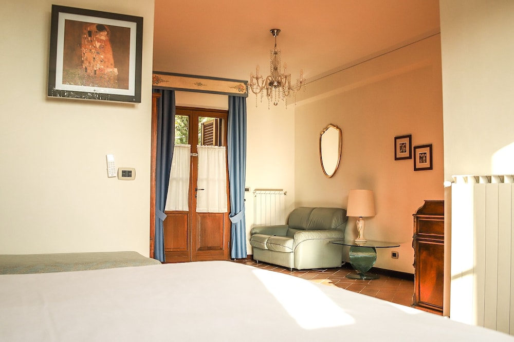 Deluxe Suite - Photo 9