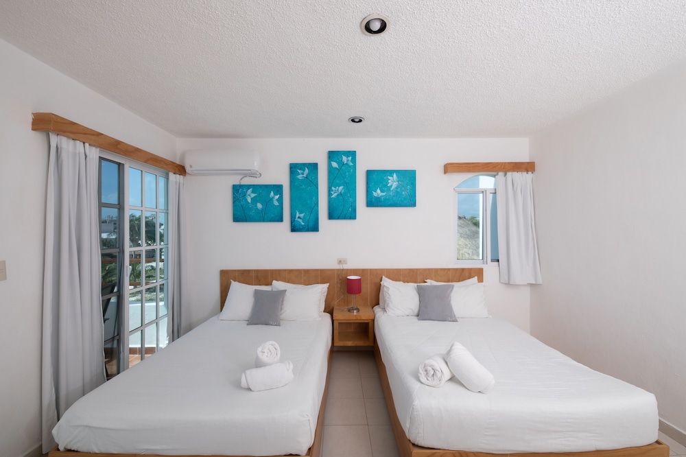 Deluxe Room, 2 Double Beds, Partial Ocean View
