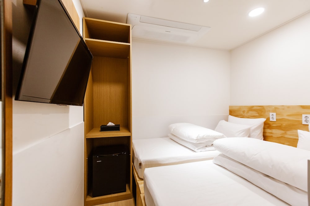 Economy Twin Room, No Windows - Photo 1