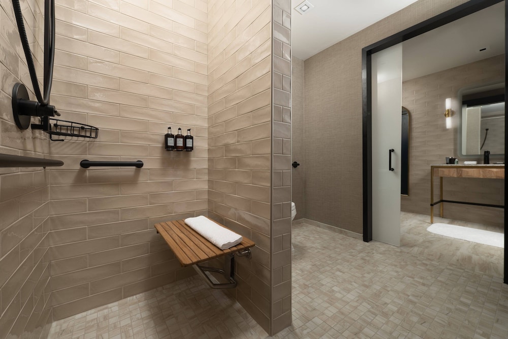 Room, 1 King Bed (Mobility Accessible, Transfer Shower) - Photo 5