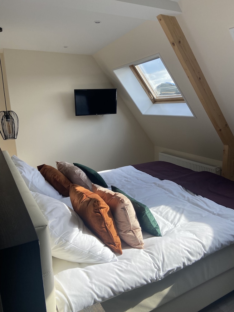Deluxe Quadruple Room photo 3