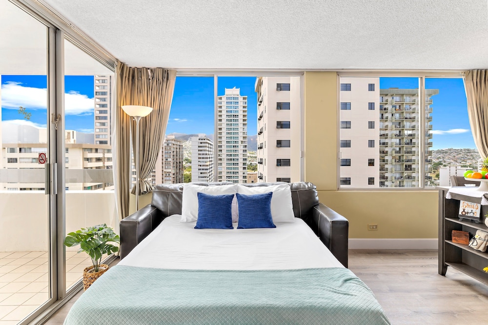 Pacific Monarch - 1 BR - Ocean & City Views: Design Apartment, 1 Bedroom, Balcony, Partial Sea View (0037) photo