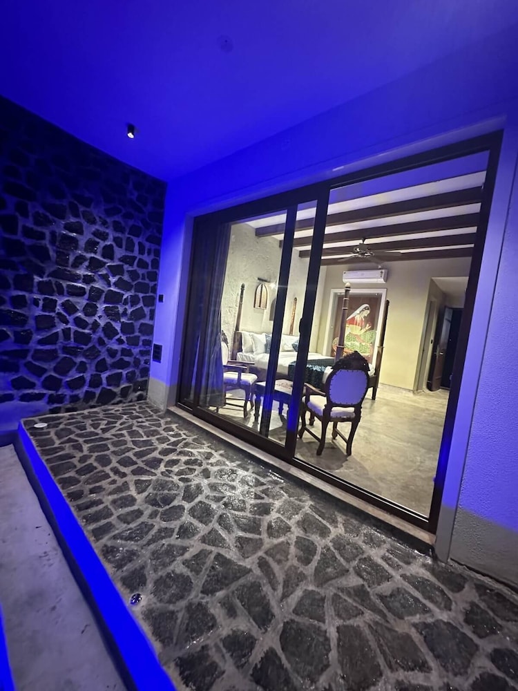 Standard Room - Photo 11