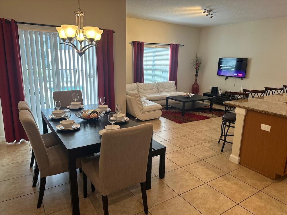 Spacious 4BR Home With Private Pool Near Disney, Billede 6