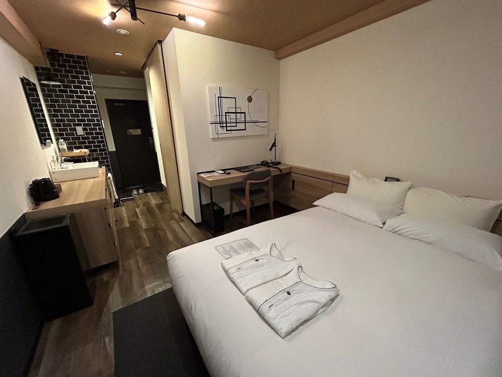 Semi Double Room, Non Smoking (18square meters)