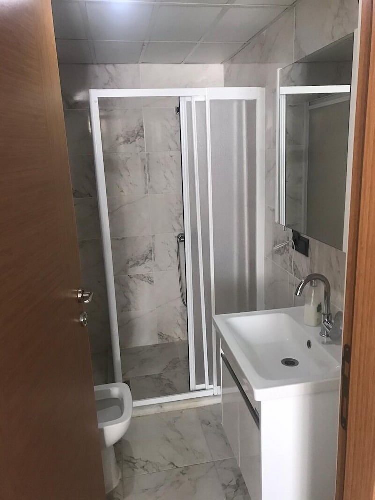 Basic Triple Room, 3 Twin Beds, City View photo 2
