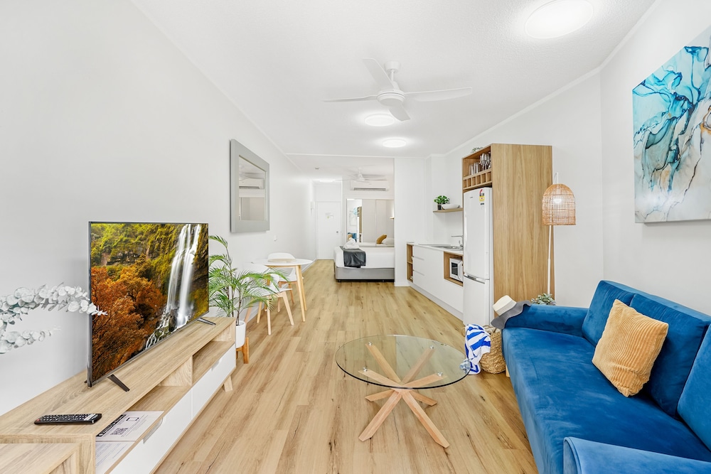 Deluxe Ocean View Studio Apartment photo 2