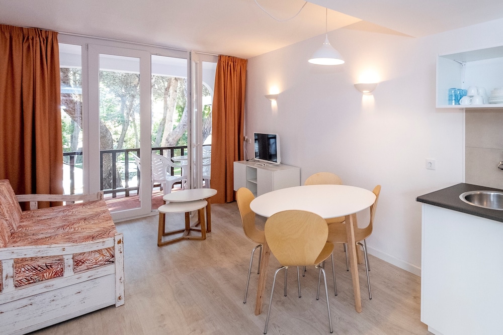 Apartment, 1 Bedroom, Balcony, Garden View (1 adult) photo 3