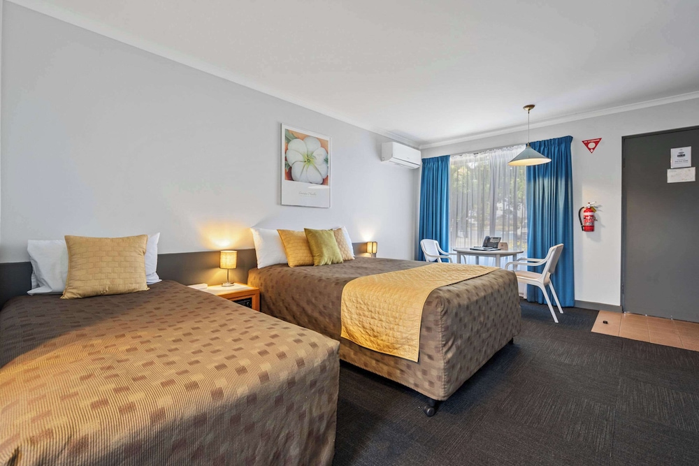 Room, Multiple Beds - Photo 8