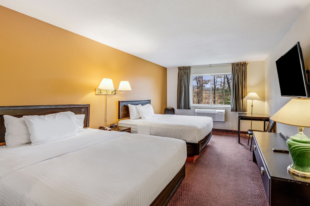 Standard Room, 2 Queen Beds, Non Smoking - Photo 2