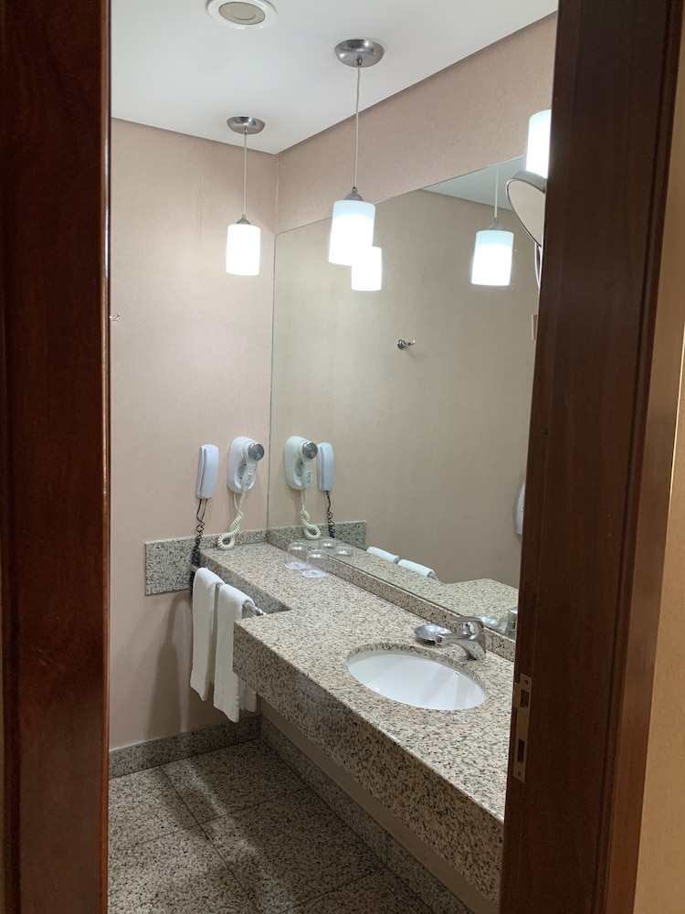 Standard Room, Multiple Beds - Photo 6